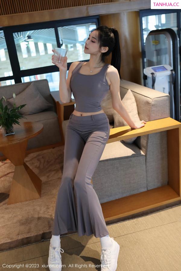   [XiuRen]高清写真图 2023.10.16 No.7512 草莓mm 运动美腿第11张图片
